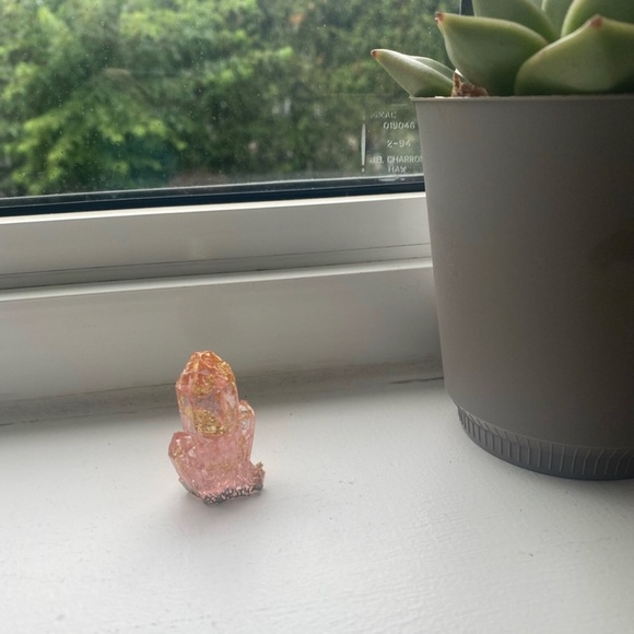 [❌]  Light pink crystal cluster with gold flakes inside 💖 - Picture 3 of 16